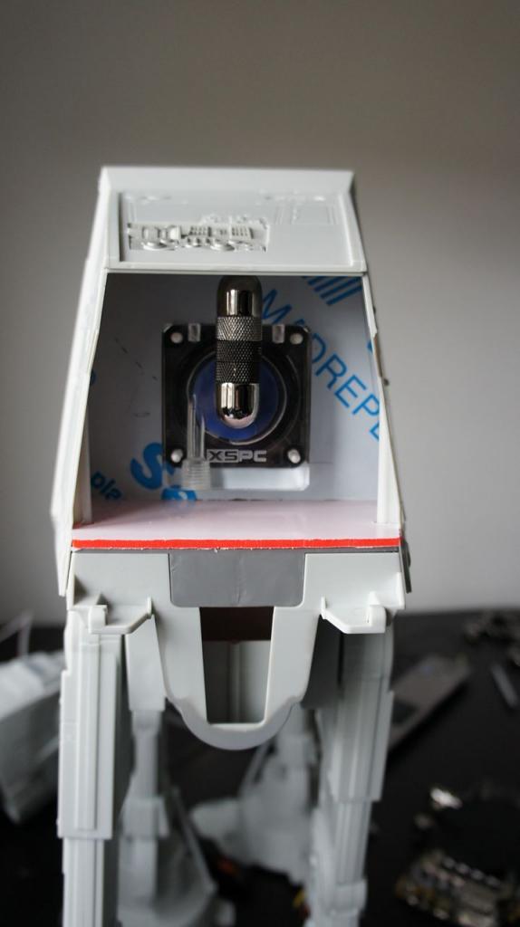 [16/05/2012] Spektakuläre Star-Wars-Casemod: Mini-PC in AT-AT mit echtem Laser (110)