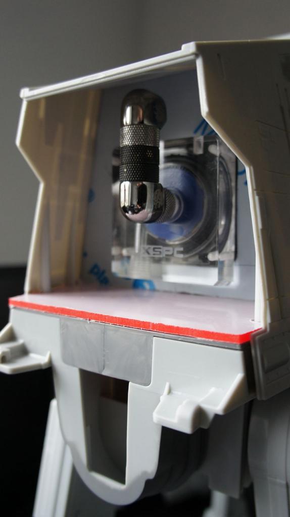 [16/05/2012] Spektakuläre Star-Wars-Casemod: Mini-PC in AT-AT mit echtem Laser (111)