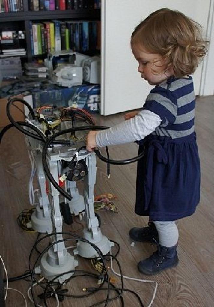 [16/05/2012] Spektakuläre Star-Wars-Casemod: Mini-PC in AT-AT mit echtem Laser (129)