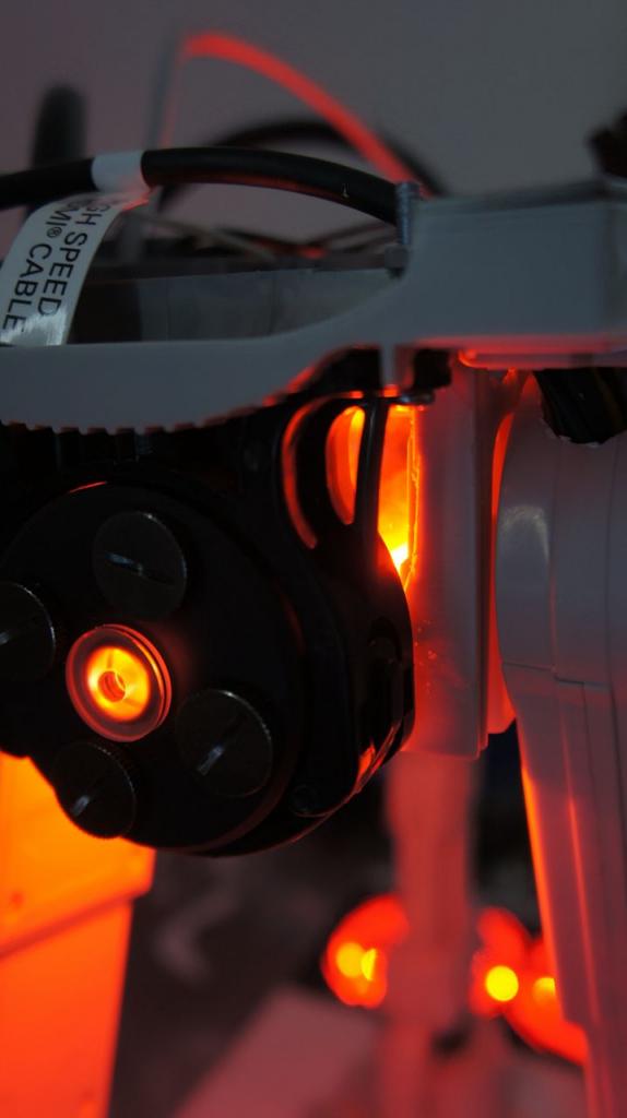 [16/05/2012] Spektakuläre Star-Wars-Casemod: Mini-PC in AT-AT mit echtem Laser (133)