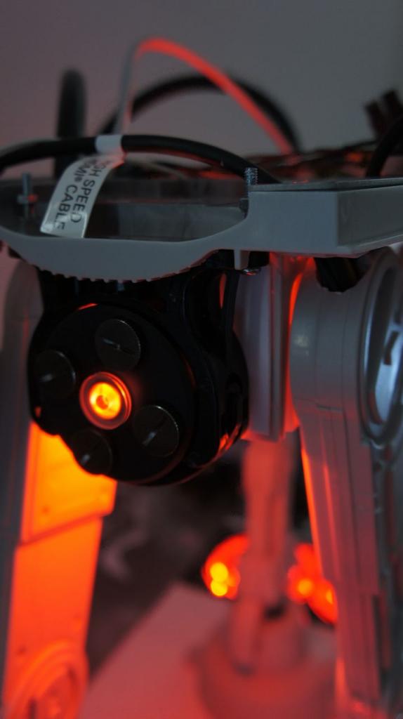 [16/05/2012] Spektakuläre Star-Wars-Casemod: Mini-PC in AT-AT mit echtem Laser (134)