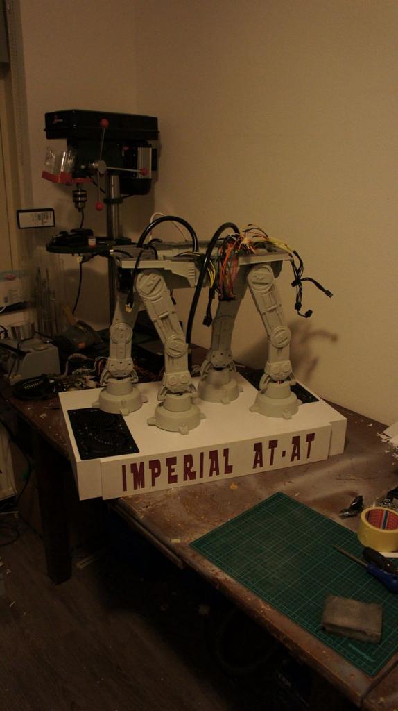[16/05/2012] Spektakuläre Star-Wars-Casemod: Mini-PC in AT-AT mit echtem Laser (137)