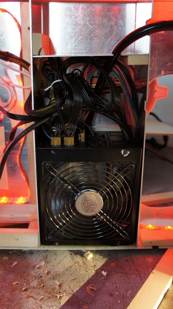 [16/05/2012] Spektakuläre Star-Wars-Casemod: Mini-PC in AT-AT mit echtem Laser (138)