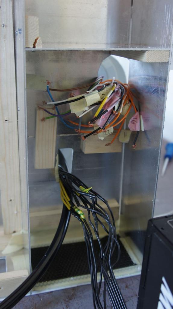 [16/05/2012] Spektakuläre Star-Wars-Casemod: Mini-PC in AT-AT mit echtem Laser (139)