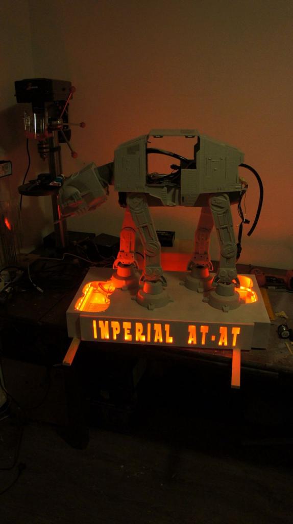 [16/05/2012] Spektakuläre Star-Wars-Casemod: Mini-PC in AT-AT mit echtem Laser (140)