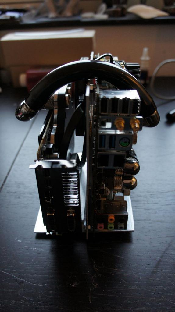 [16/05/2012] Spektakuläre Star-Wars-Casemod: Mini-PC in AT-AT mit echtem Laser (144)