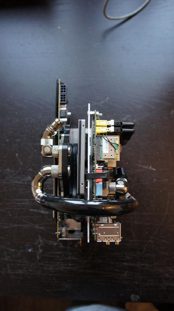 [16/05/2012] Spektakuläre Star-Wars-Casemod: Mini-PC in AT-AT mit echtem Laser (145)