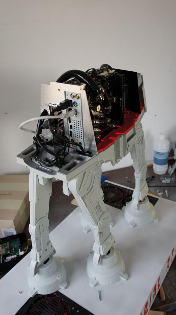 [16/05/2012] Spektakuläre Star-Wars-Casemod: Mini-PC in AT-AT mit echtem Laser (146)