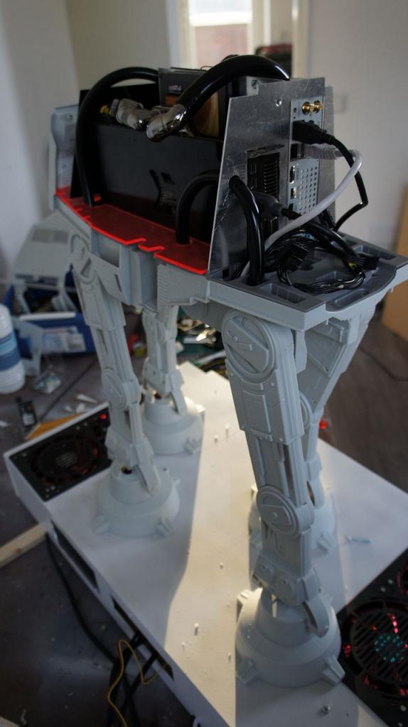 [16/05/2012] Spektakuläre Star-Wars-Casemod: Mini-PC in AT-AT mit echtem Laser (147)