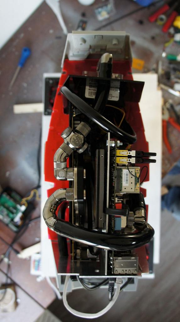 [16/05/2012] Spektakuläre Star-Wars-Casemod: Mini-PC in AT-AT mit echtem Laser (148)