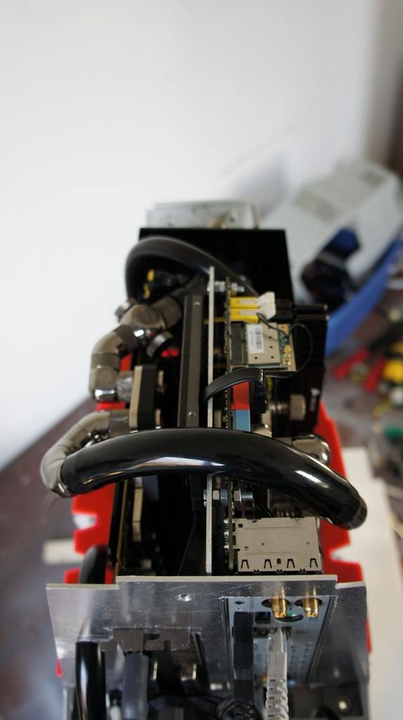 [16/05/2012] Spektakuläre Star-Wars-Casemod: Mini-PC in AT-AT mit echtem Laser (149)