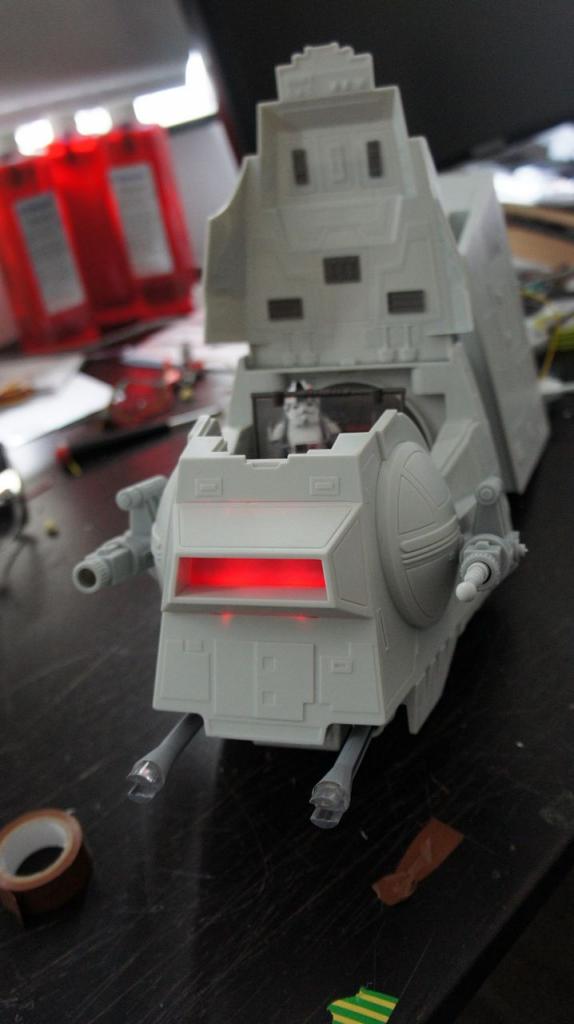 [16/05/2012] Spektakuläre Star-Wars-Casemod: Mini-PC in AT-AT mit echtem Laser (152)