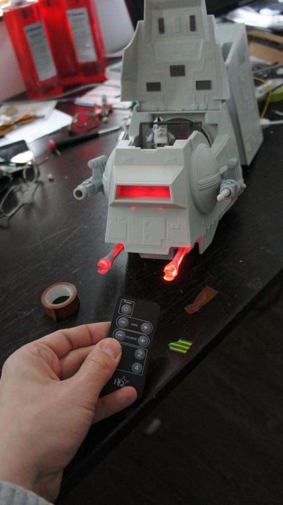 [16/05/2012] Spektakuläre Star-Wars-Casemod: Mini-PC in AT-AT mit echtem Laser (156)