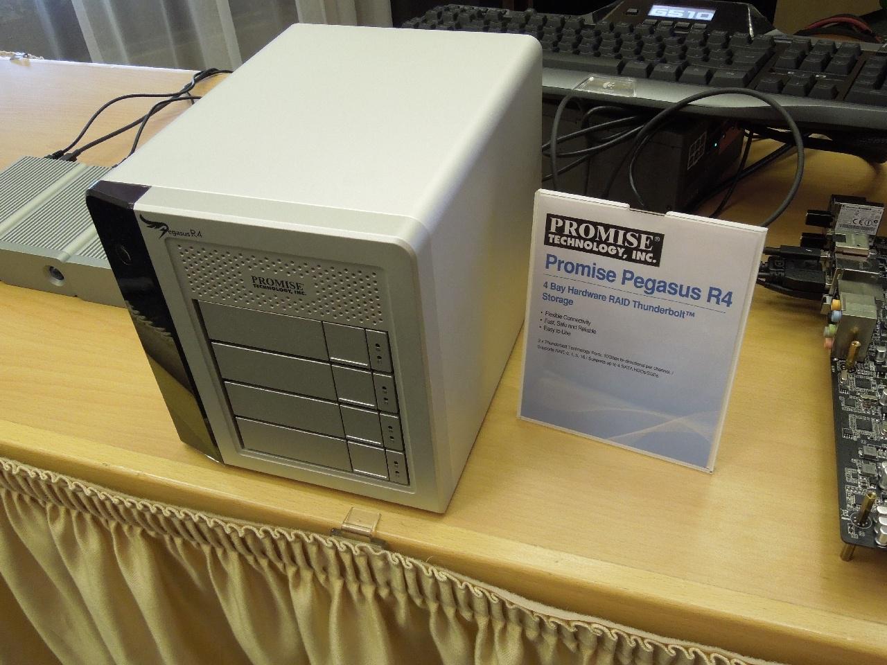 [21/05/2012] Asus zeigt zwei Sockel-1155-Mainboards mit Thunderbolt-Unterstützung (16)