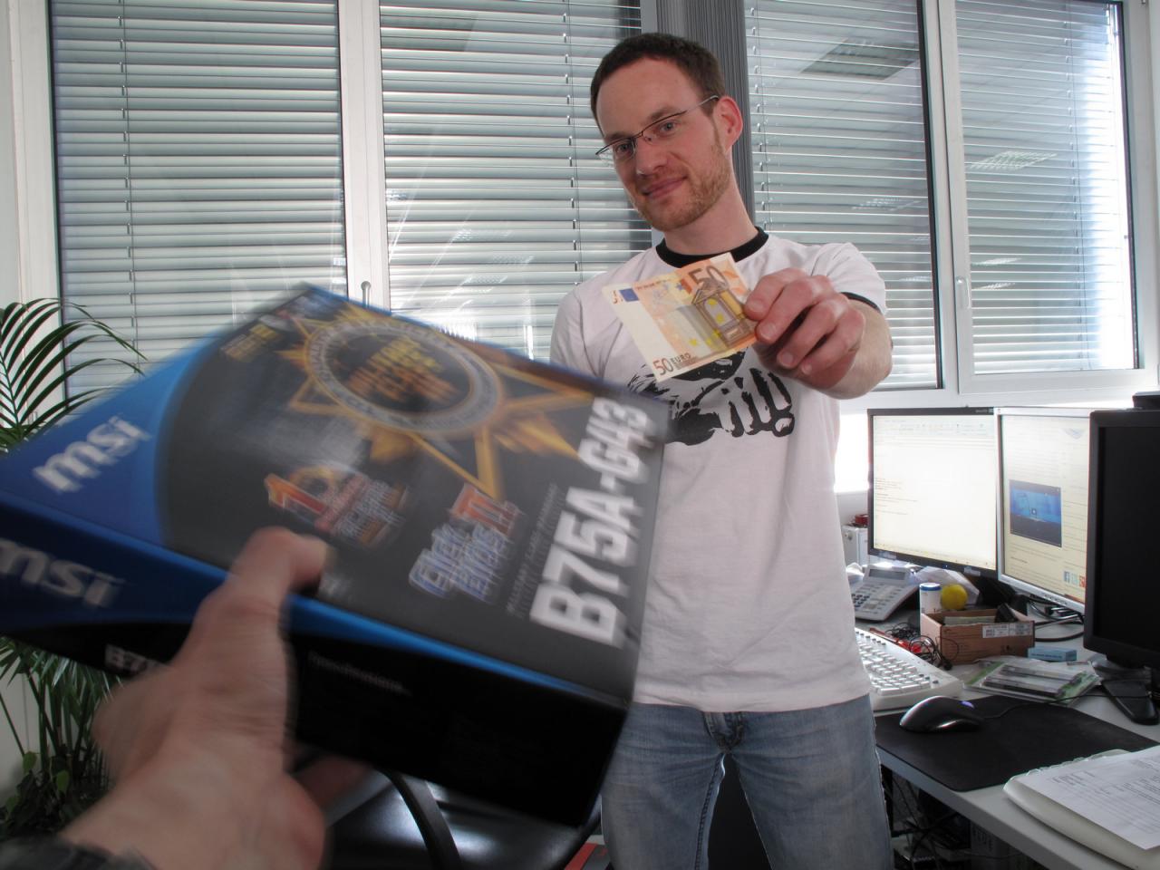 [04/05/2012] Hast du Fuffi, hab isch Platine. Was schon fast wie ein Deal in Berlin Neuköln oder Köln Ossendorf aussieht, ist in Wirklichkeit eine Werbung für Daniels Marktübersicht, in der er günstige Mainboards mit Z77-Chipsatz unter die Lupe nimmt. 