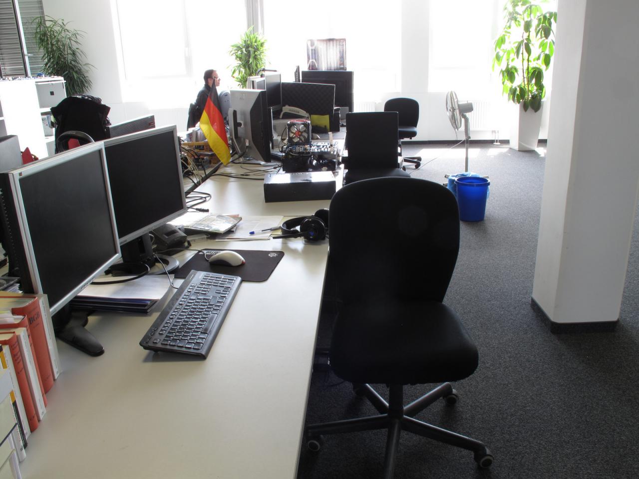 [18/05/2012] Der Brückentag schlägt zu und sorgt für leere Schreibtische ohne Redakteure. Genau genommen nutzen nur Raff, Daniel W. und Rechts-Prakti Clemens das verlängerte Wochenende. Carsten ist nämlich auf einem Auslandseinsatz und besucht für uns die GTC in San Jose.