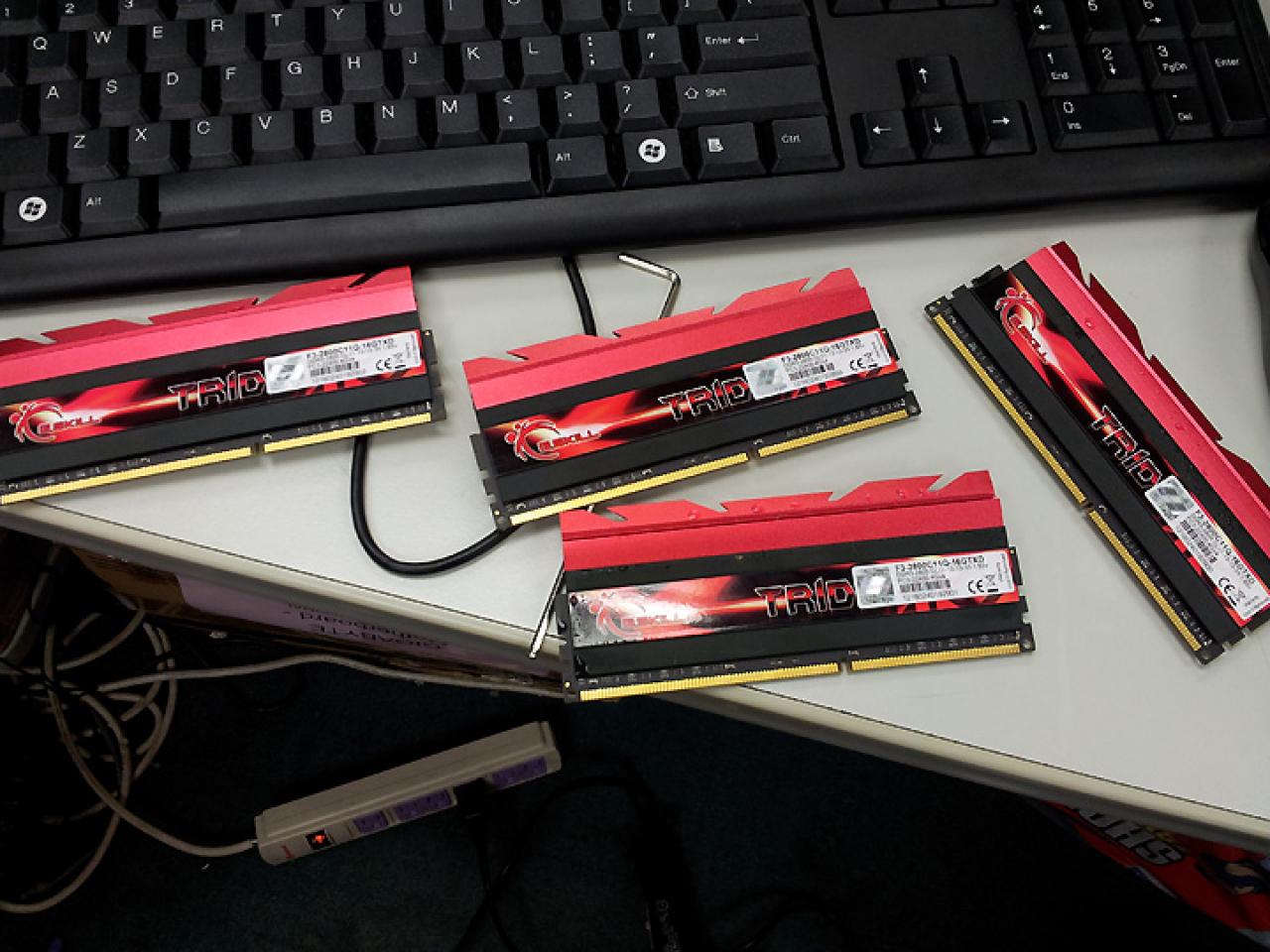 [25/05/2012] Ivy Bridge: 16 GiByte Speicher mit einem Core i7-3770K auf DDR3-3267 übertaktet