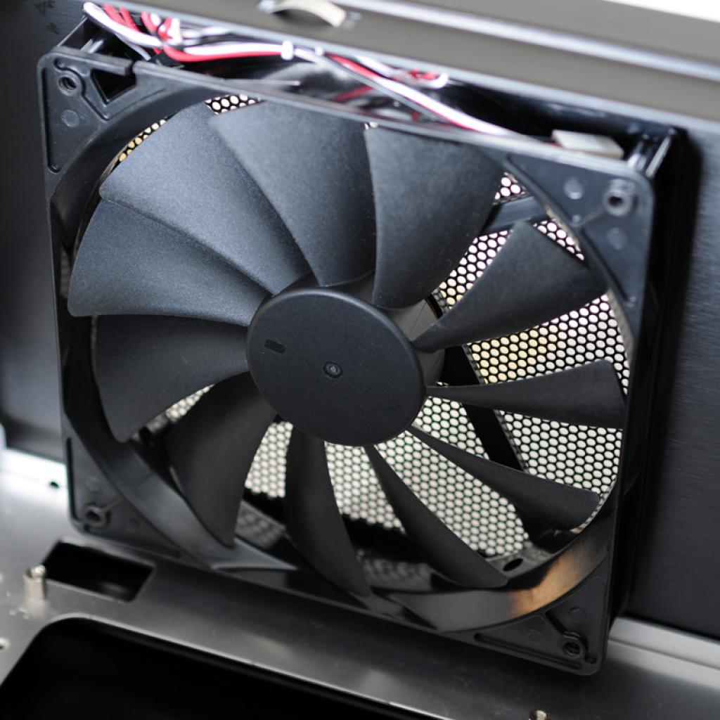 [31/05/2012] Lian Li PC-A55 (16)