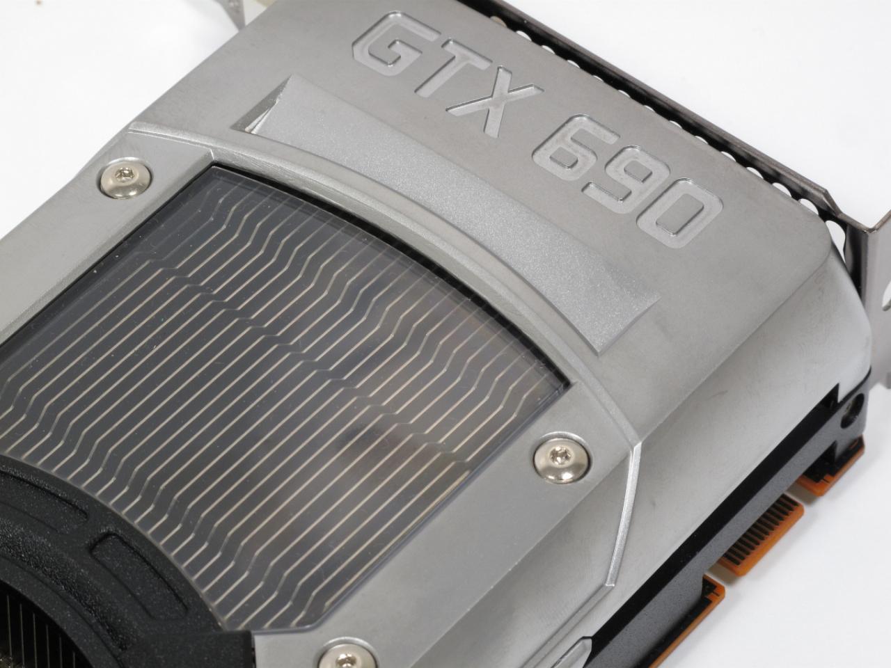 [02/05/2012] Unboxing-Video: EVGA Geforce GTX 690 Signature Edition (3)