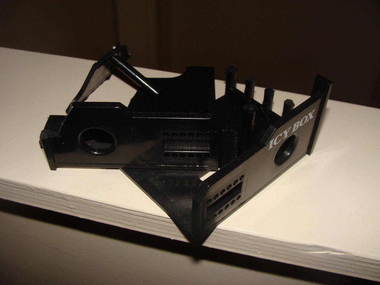 [25/05/2012] Eigenbau macht's möglich: Maxi-Hardware in Mini-Gehäuse (3)