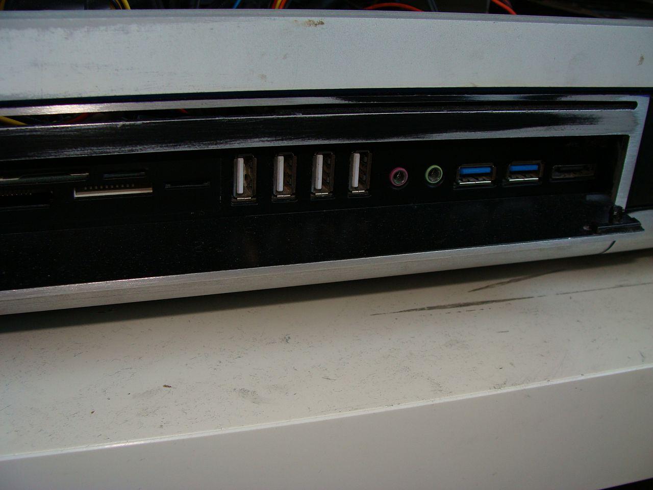 [25/05/2012] Eigenbau macht's möglich: Maxi-Hardware in Mini-Gehäuse (11)