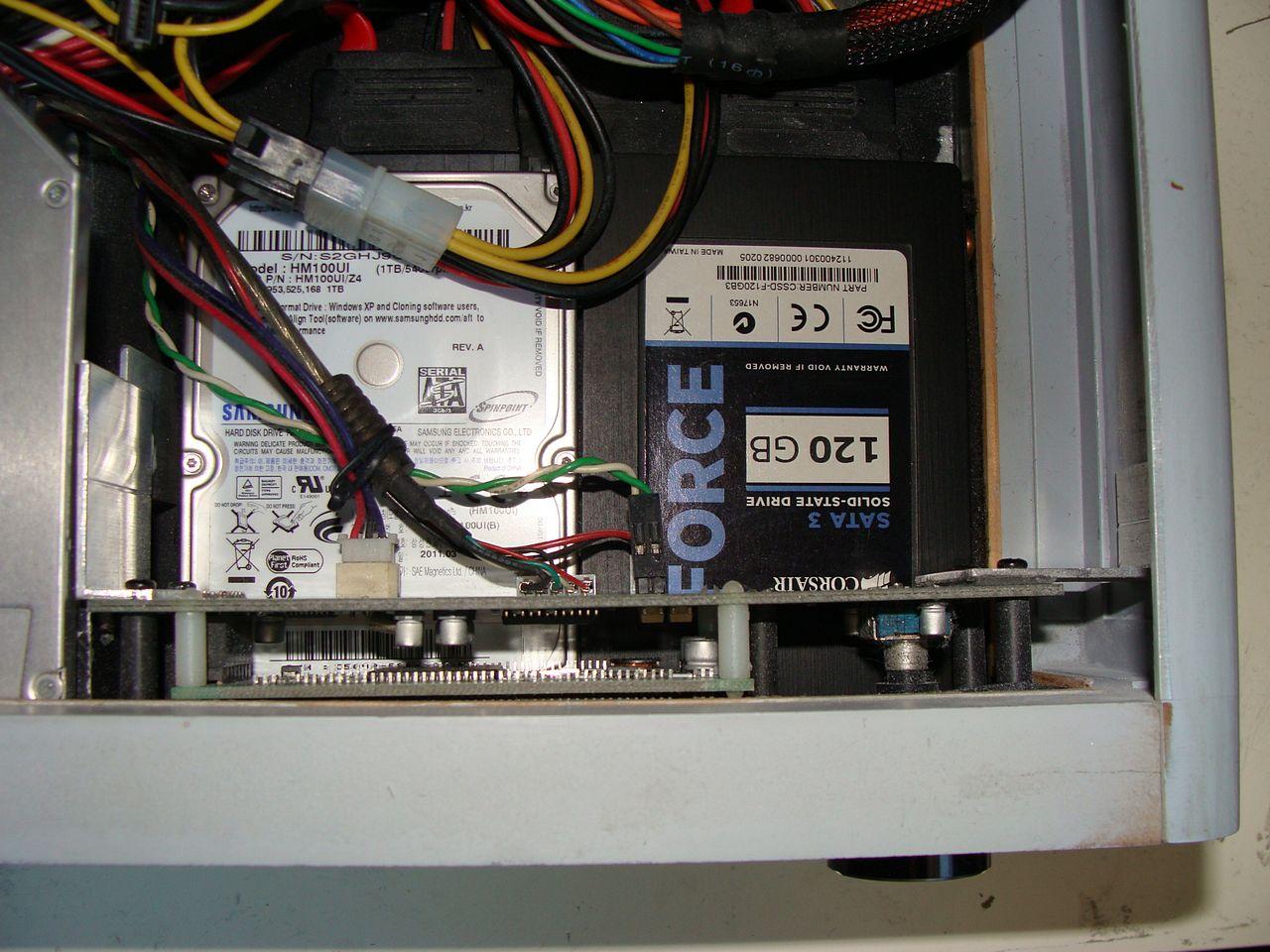 [25/05/2012] Eigenbau macht's möglich: Maxi-Hardware in Mini-Gehäuse (13)