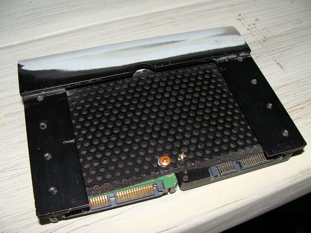 [25/05/2012] Eigenbau macht's möglich: Maxi-Hardware in Mini-Gehäuse (15)