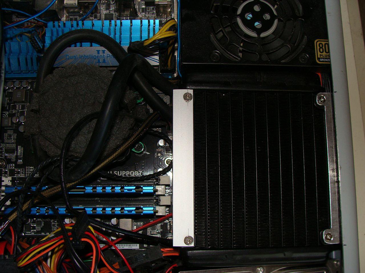 [25/05/2012] Eigenbau macht's möglich: Maxi-Hardware in Mini-Gehäuse (17)