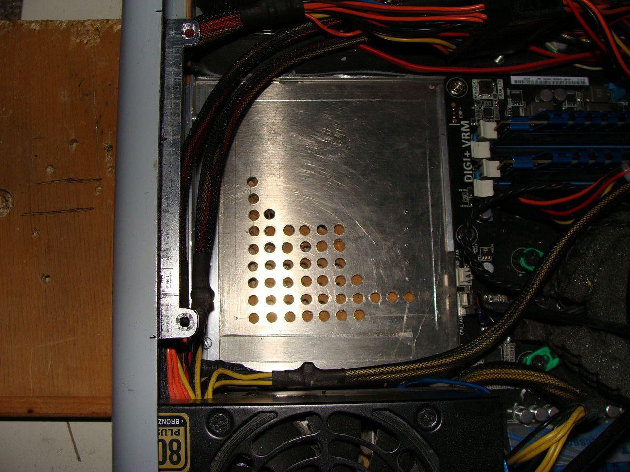 [25/05/2012] Eigenbau macht's möglich: Maxi-Hardware in Mini-Gehäuse (24)