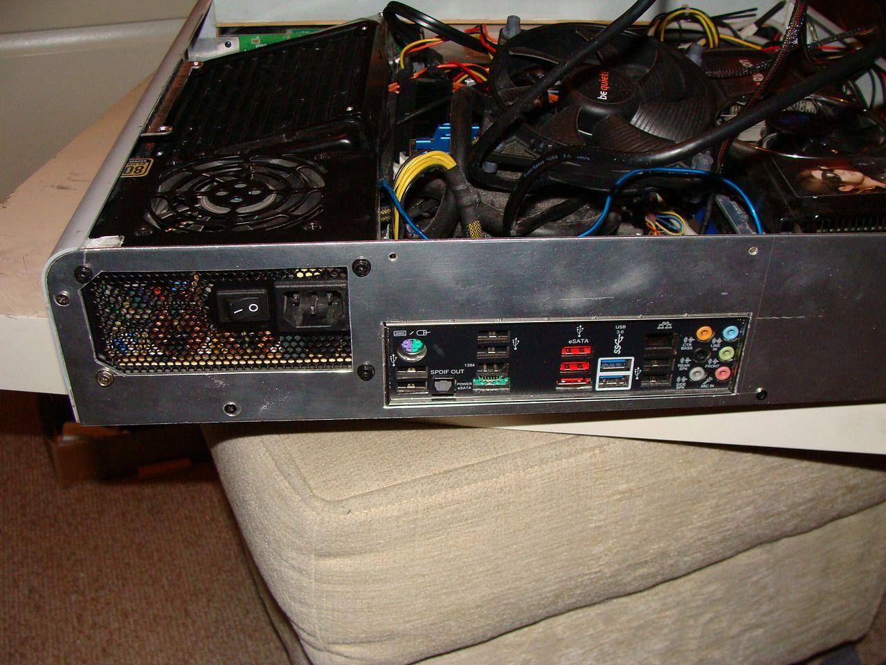 [25/05/2012] Eigenbau macht's möglich: Maxi-Hardware in Mini-Gehäuse (28)