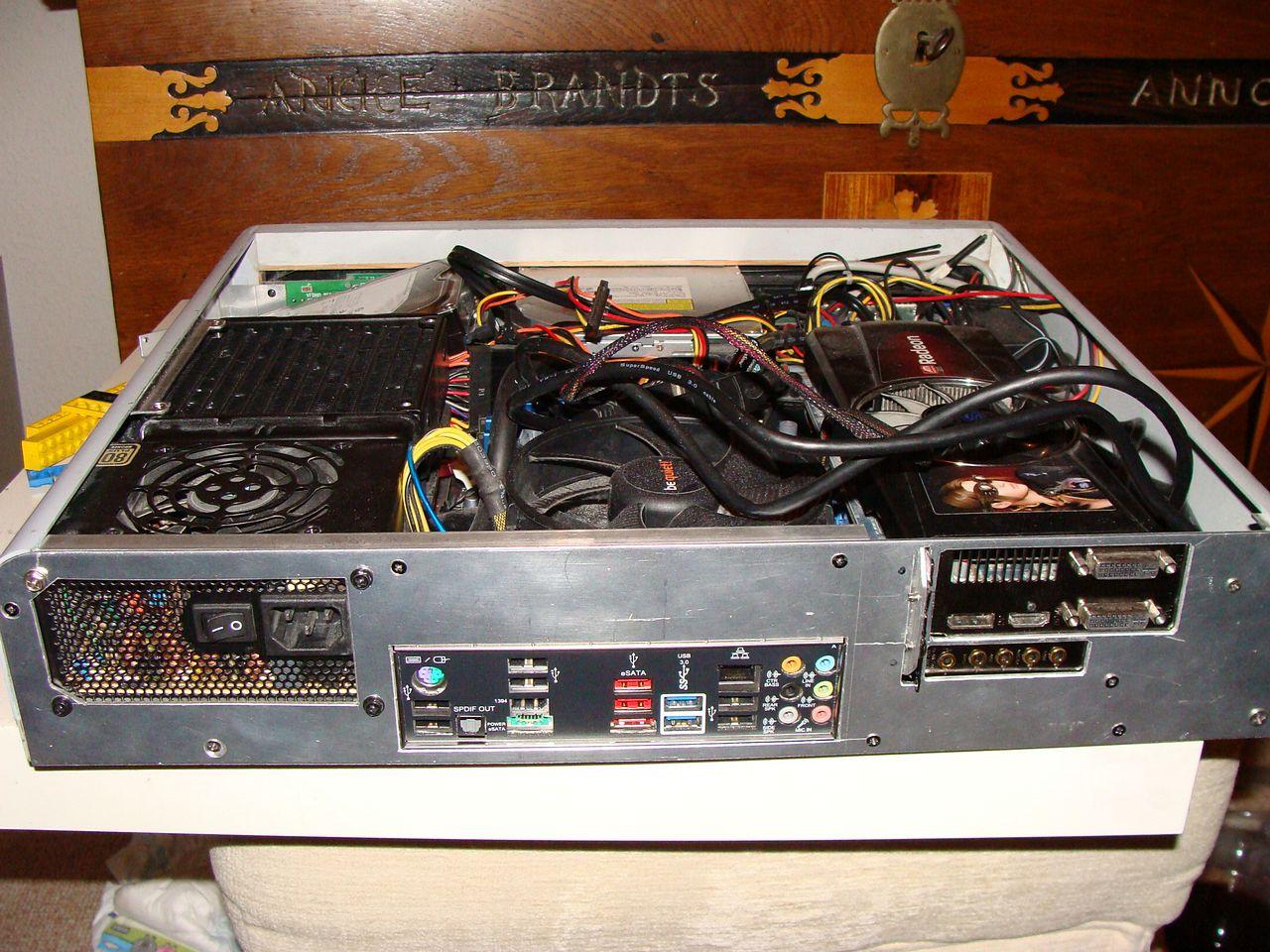 [25/05/2012] Eigenbau macht's möglich: Maxi-Hardware in Mini-Gehäuse (29)