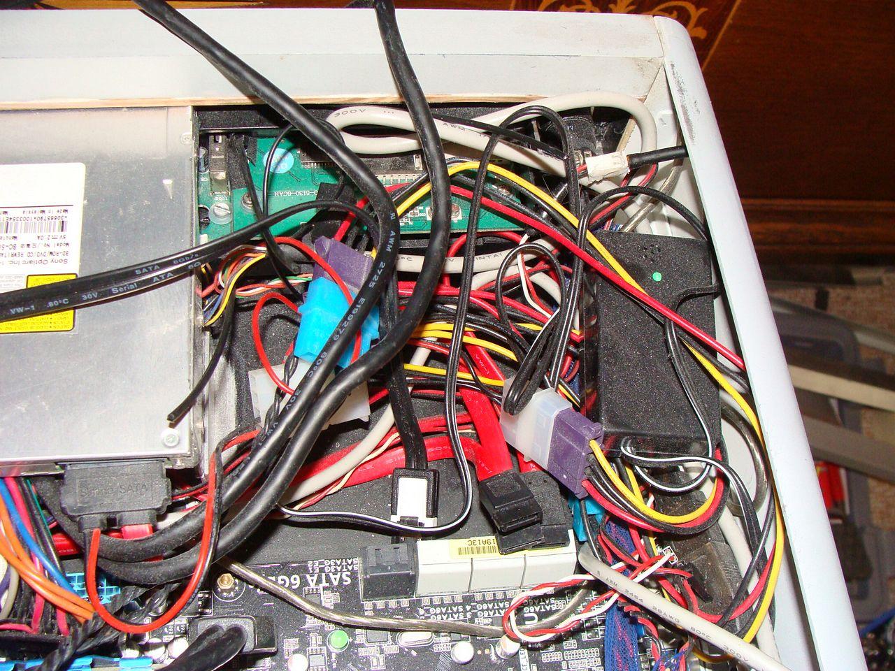 [25/05/2012] Eigenbau macht's möglich: Maxi-Hardware in Mini-Gehäuse (36)