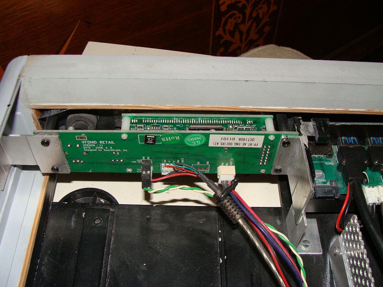 [25/05/2012] Eigenbau macht's möglich: Maxi-Hardware in Mini-Gehäuse (38)