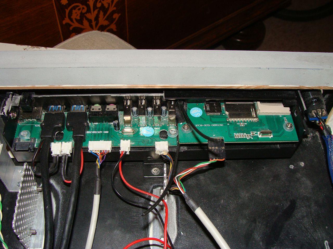 [25/05/2012] Eigenbau macht's möglich: Maxi-Hardware in Mini-Gehäuse (39)