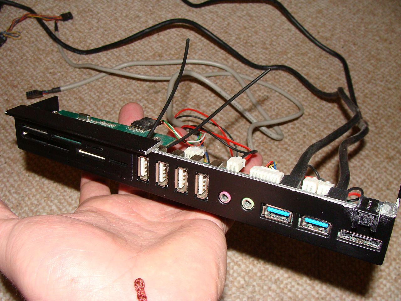 [25/05/2012] Eigenbau macht's möglich: Maxi-Hardware in Mini-Gehäuse (43)