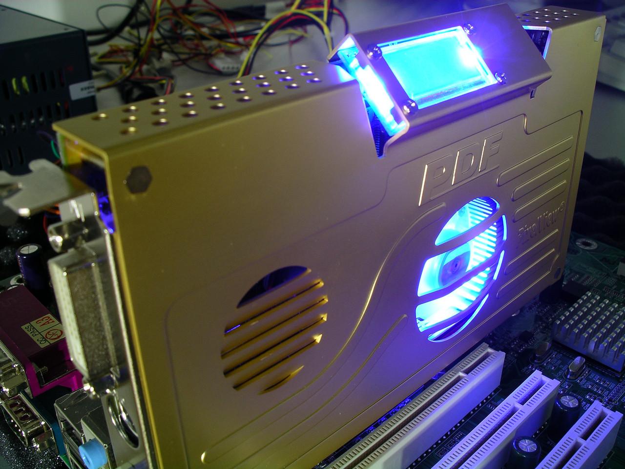 [14/05/2012] Prolink Pixelview Geforce FX 5700: Die Kalifornier brachten einige optisch wie technisch beeindruckende Produkte an den Mann, heute kümmern sich die US-Amerikaner fast ausschließlich um Apple-Zubehör
