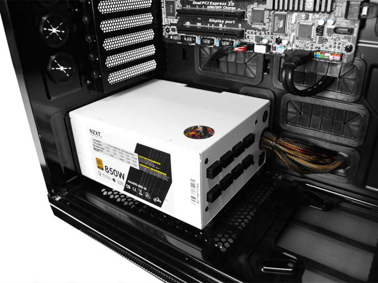 [16/05/2012] NZXT Switch 810 in Schwarz