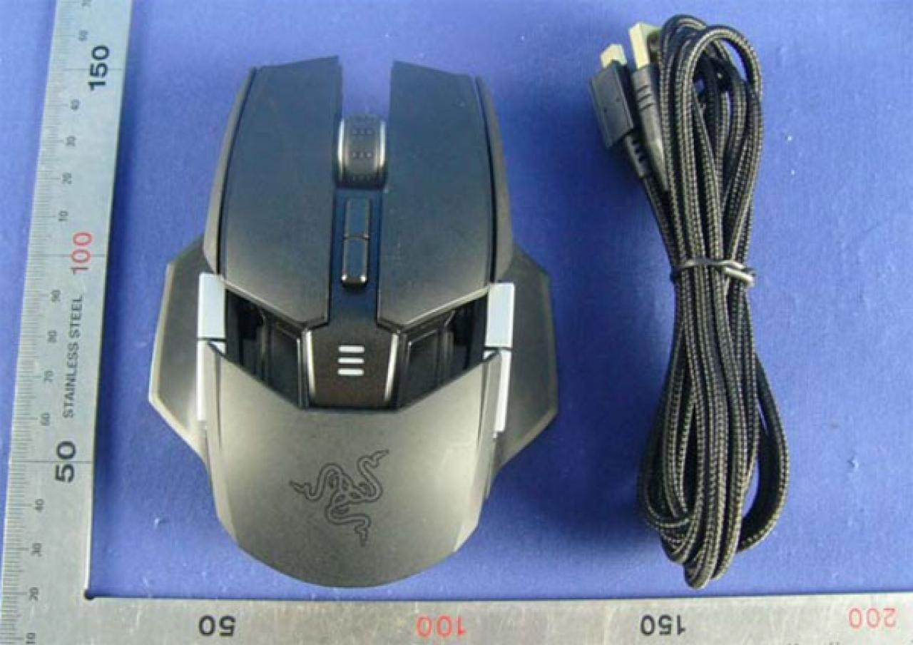 [18/05/2012] Die Razer Ouroboros unterscheidet sich deutlich vom Design bisheriger Razer-Mäuse.