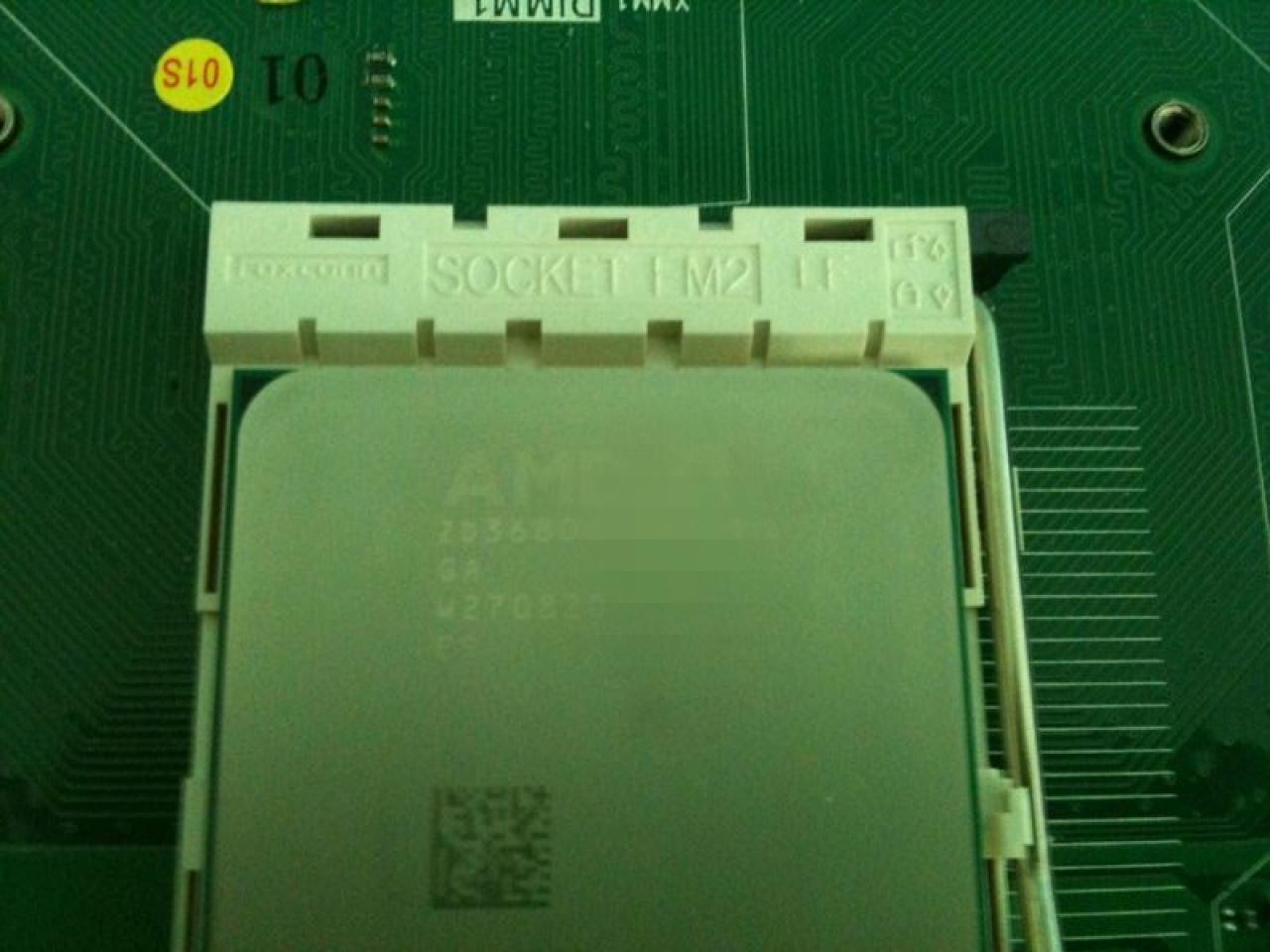 [21/05/2012] AMD Trinity: FM2-Mainboard mit installierter Desktop-Version der APU abgelichtet (2)