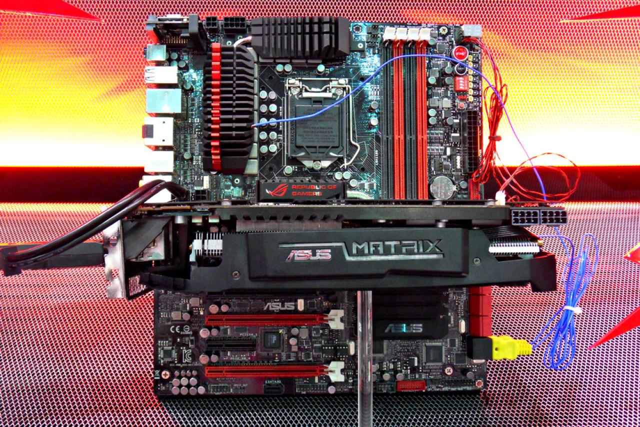 [06/06/2012] Asus Maximus V Extreme abgelichtet - Sockel 1155 mit Thunderbolt und WiFi (1)