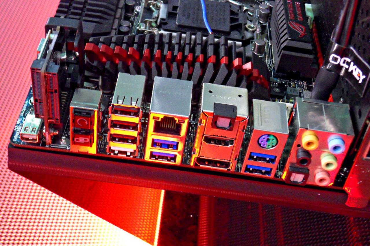 [06/06/2012] Asus Maximus V Extreme abgelichtet - Sockel 1155 mit Thunderbolt und WiFi (3)