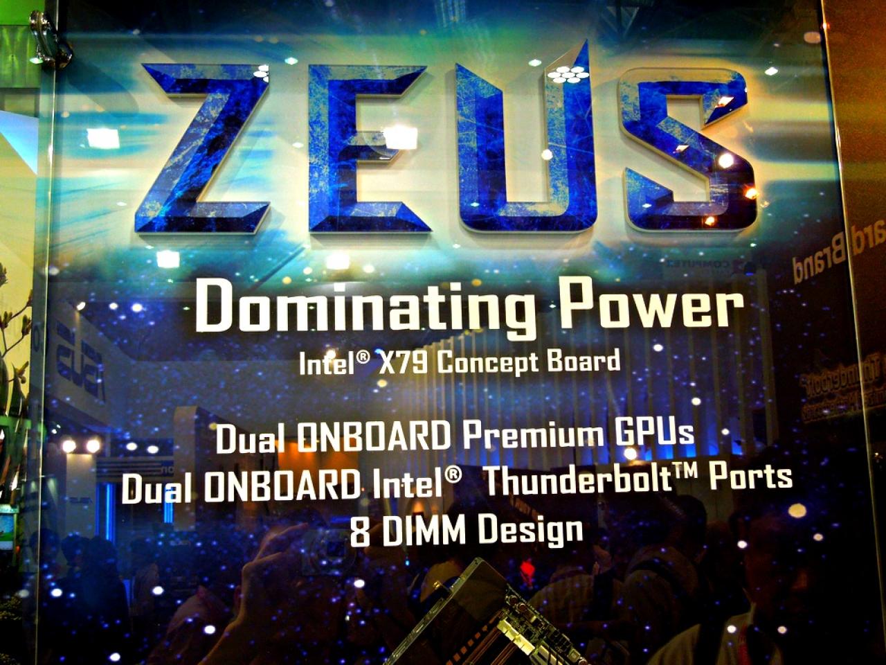 [05/06/2012] Asus Zeus: Sockel 2011, Dual-Thunderbolt, zwei Radeon-Grafikchips onboard , WiFi und acht RAM-Bänke