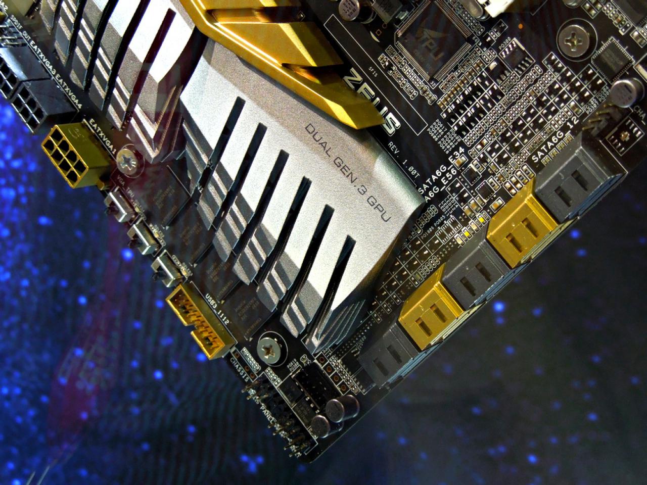 [05/06/2012] Asus Zeus: Sockel 2011, Dual-Thunderbolt, zwei Radeon-Grafikchips onboard , WiFi und acht RAM-Bänke (5)