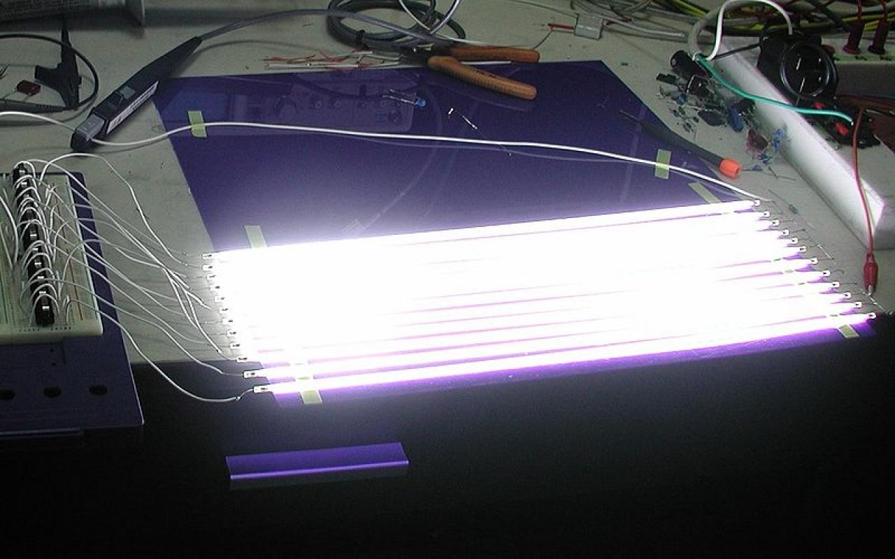 [26/06/2012] ... Cold Cathode Fluorescent Lamp und bringt im Falle einer richtigen Antwort satte vier Punkte. 