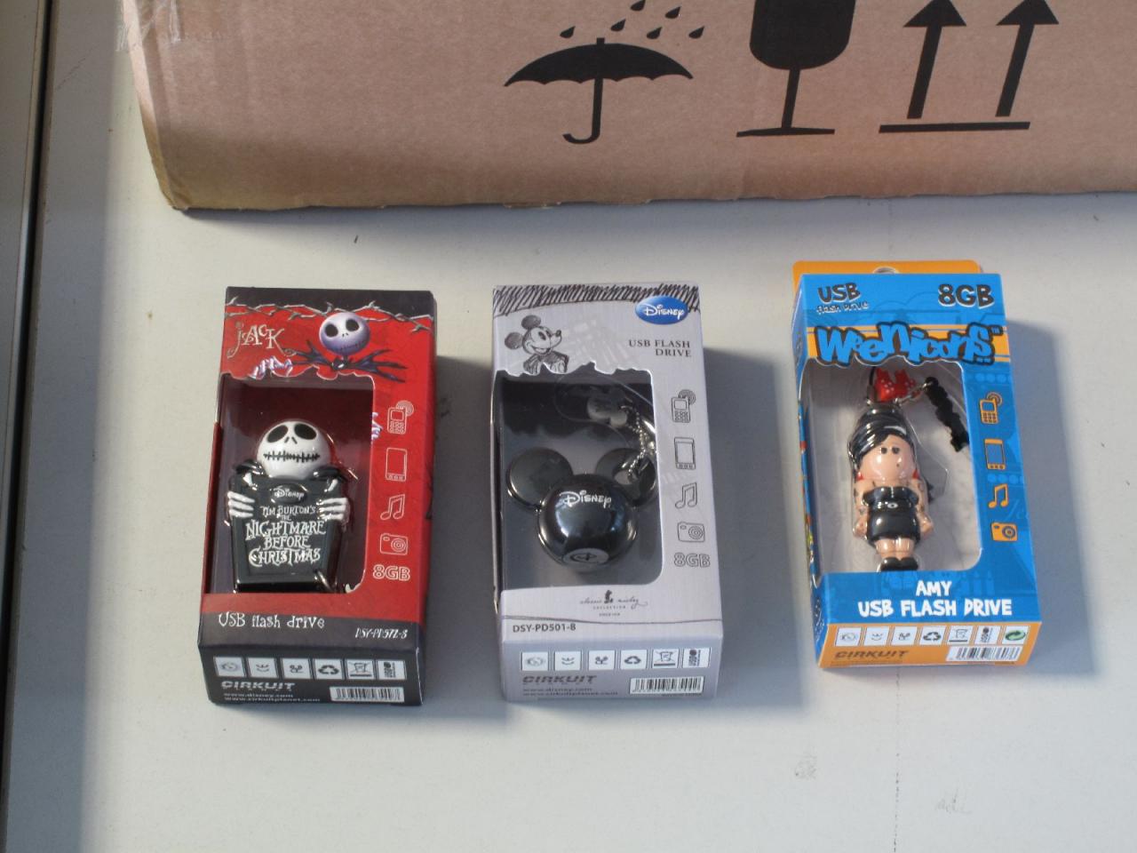 [29/06/2012] 01.07.2012: Her Stöwer testet für die nächste Ausgabe kuriose USB-Gadgets. USB-Sticks in Amy-Winehouse- und Mickey-Mouse-Gestalt gehören noch zu den unspektakulärsten Fundstücken - versprochen.