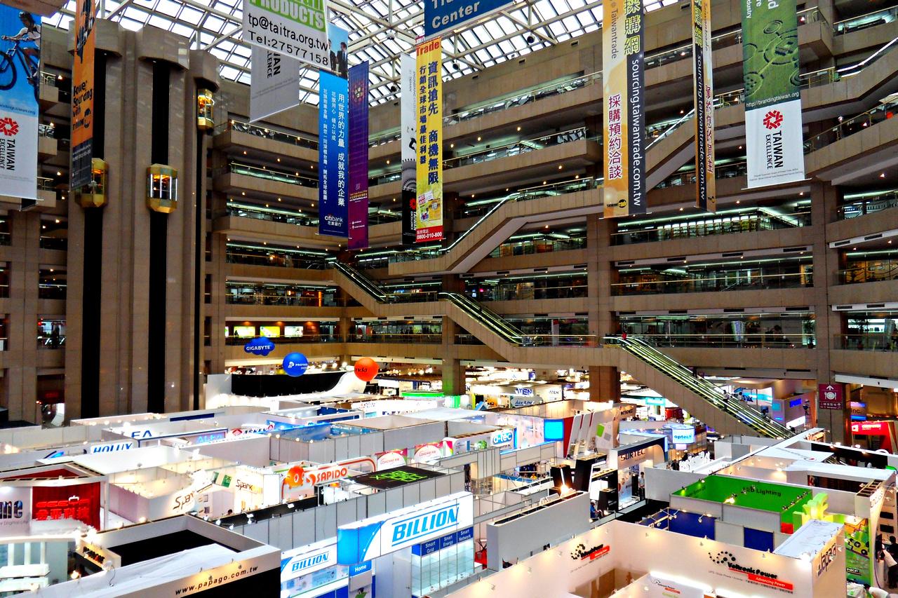 [04/06/2012] Computex 2012: Ein Blick hinter die Kulissen - Messeaufbau in der TWTC Halle #1