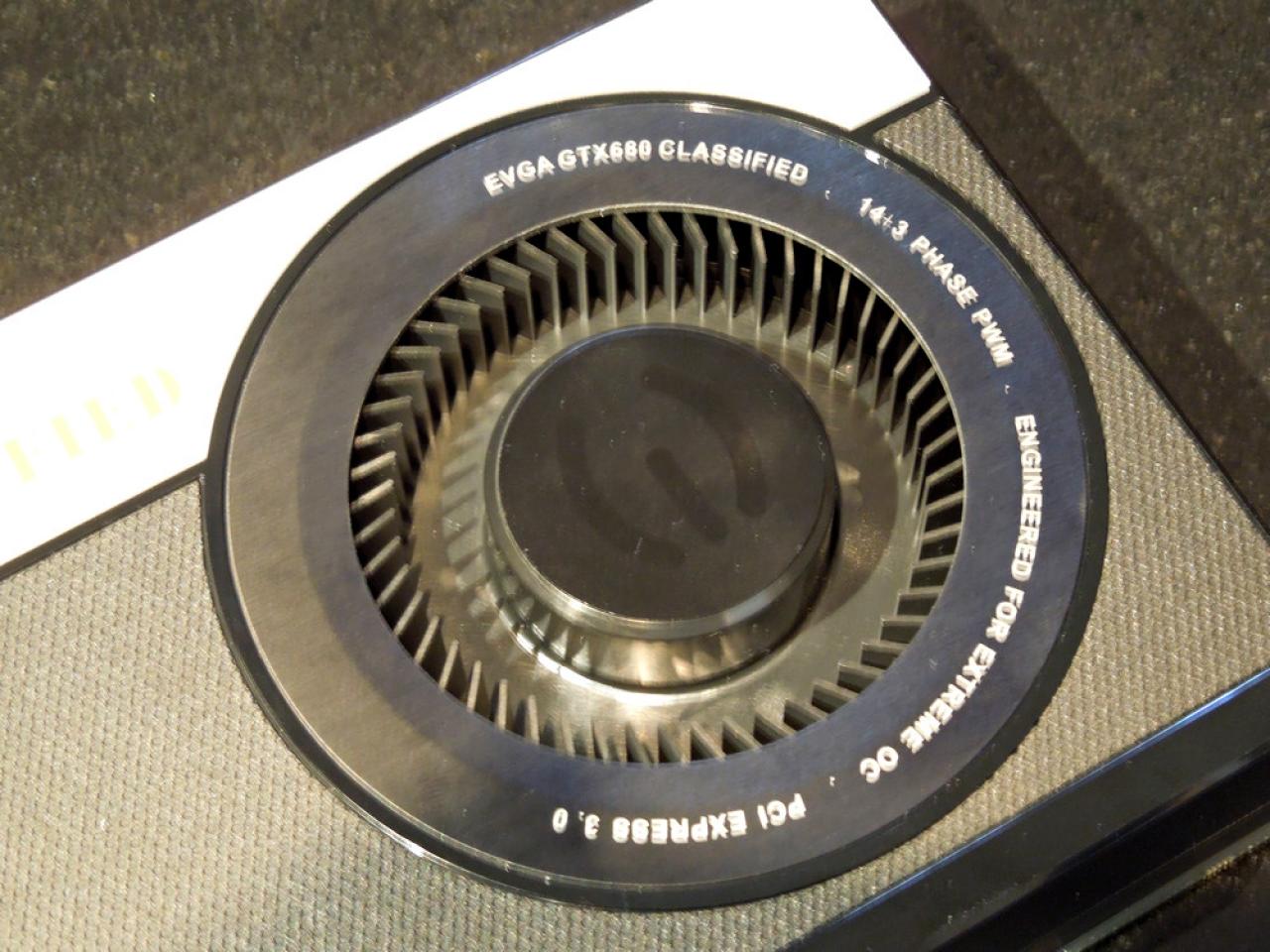 [07/06/2012] Nvidia Green Light: Evgas Geforce GTX 680 Classified muss ohne EV-Bot ausgeliefert werden (10)