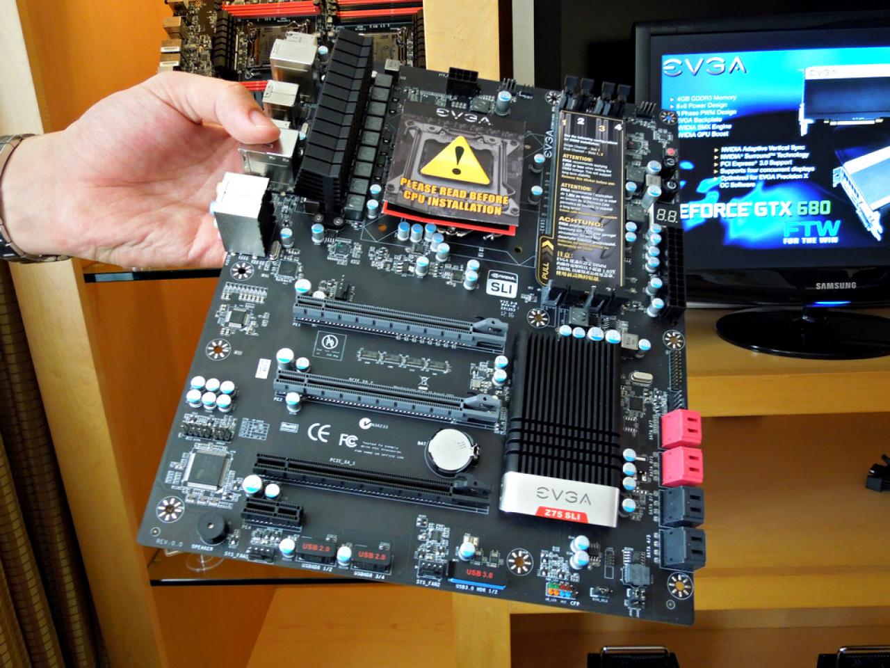 [07/06/2012] EVGA zeigt die GTX 680 Classified, neue Mainboards wie das SR-X und das Super-Nova-Netzteil (40)
