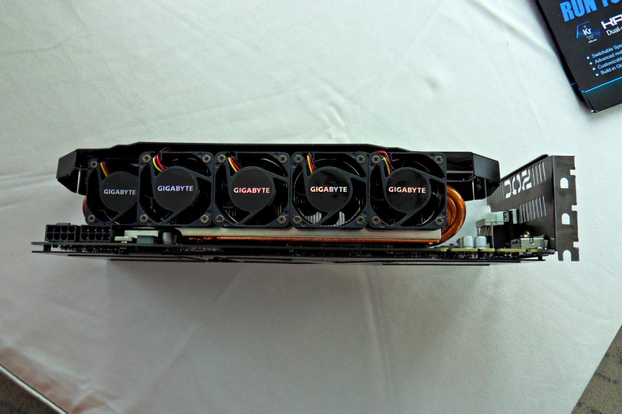 [06/06/2012] Computex 2012: Gigabyte GTX 680 Super OC mit wuchtiger Windforce-5X-Vapor-Chamber-Kühlung und fünf 40-mm-Lüftern (2)