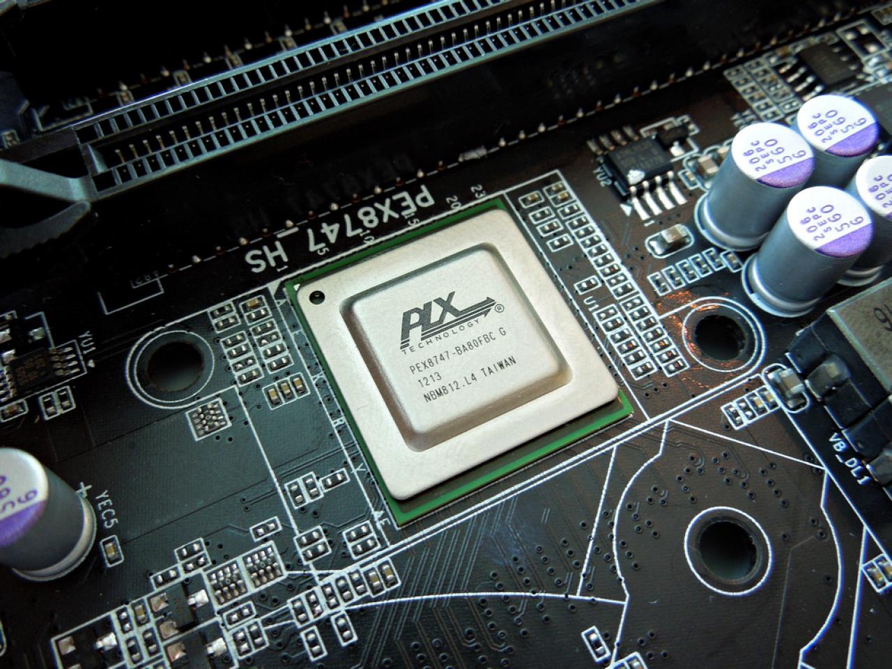 [06/06/2012] Gigabyte Z77X-UP7: High-End-Mainboard mit 32 Phasen für die CPU im finalen Design abgelichtet - inlusive Video (8)